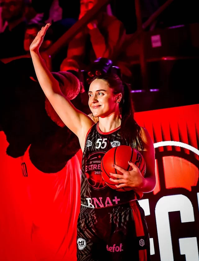 👋 Flor Martínez 🌸 disfrutando de la magia 💫 del 3️⃣6️⃣ #JdelasEstrellas en Lanús. Campeona de la Carrera de Habilidades 🏆 en su segundo Juego!.