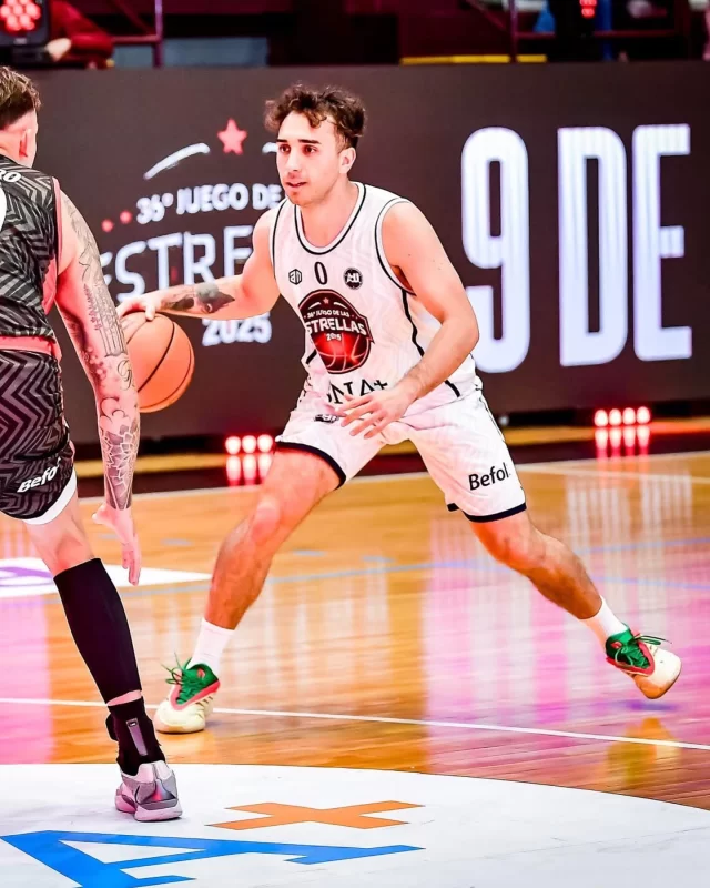 👋 𝕍í𝕔𝕥𝕠𝕣 𝔽𝕖𝕣𝕟á𝕟𝕕𝕖𝕫 en su ☝️ #JdelasEstrellas disfrutando y de la magia ⭐️ de la fiesta 🏀🇦🇷