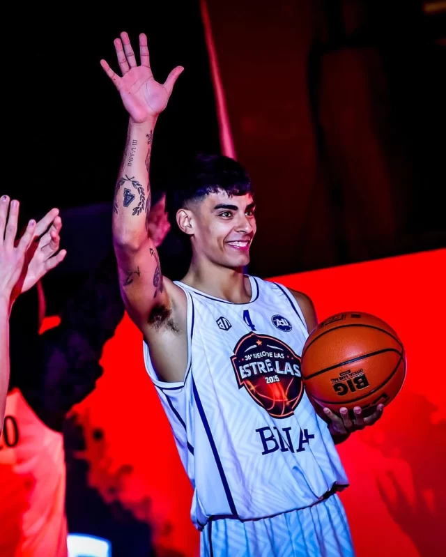 𝔼𝕞𝕚 𝕃𝕖𝕫𝕔𝕒𝕟𝕠 en el 3️⃣6️⃣ #JdelasEstrellas!. Gracias por ser parte Tucu! ⭐️🎯⛹️ 

Participó de la Carrera de Habilidades y fue el goleador del Equipo Blanco ⚪️ ¡ovacionado por el público en Lanús! 👋