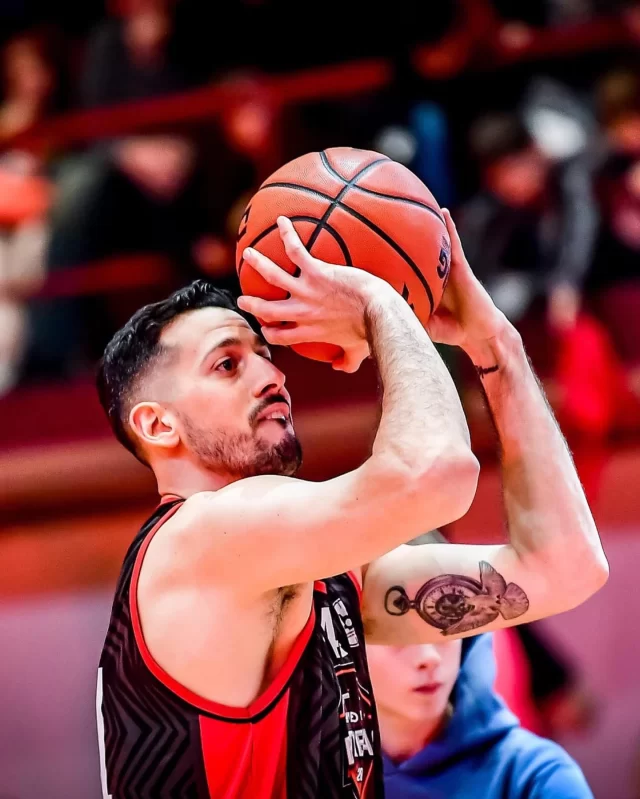 Un súper campeón 🏆 𝕄𝕒𝕣𝕥í𝕟 “𝕃𝕠𝕜𝕦” ℂ𝕦𝕖𝕝𝕝𝕠 en el 3️⃣6️⃣ #JdelasEstrellas 🎯💫⭐️ ✌️🏆 en el Torneo de Triples!.