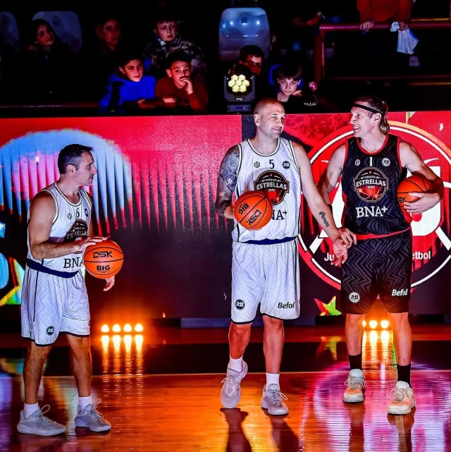 Momento 🇦🇷 Olímpico 🥇 ⛹️⛹️⛹️ juntos una vez más y en el #JdelasEstrellas 3️⃣6️⃣🫡💫🥹 ¡Gracias ♾️ eternas, ℂ𝔸𝕄ℙ𝔼𝕆ℕ𝔼𝕊 𝔸𝕝𝕖, 𝕎𝕒𝕝𝕥𝕖𝕣 𝕪 𝔾𝕒𝕓𝕪! 🏆👏